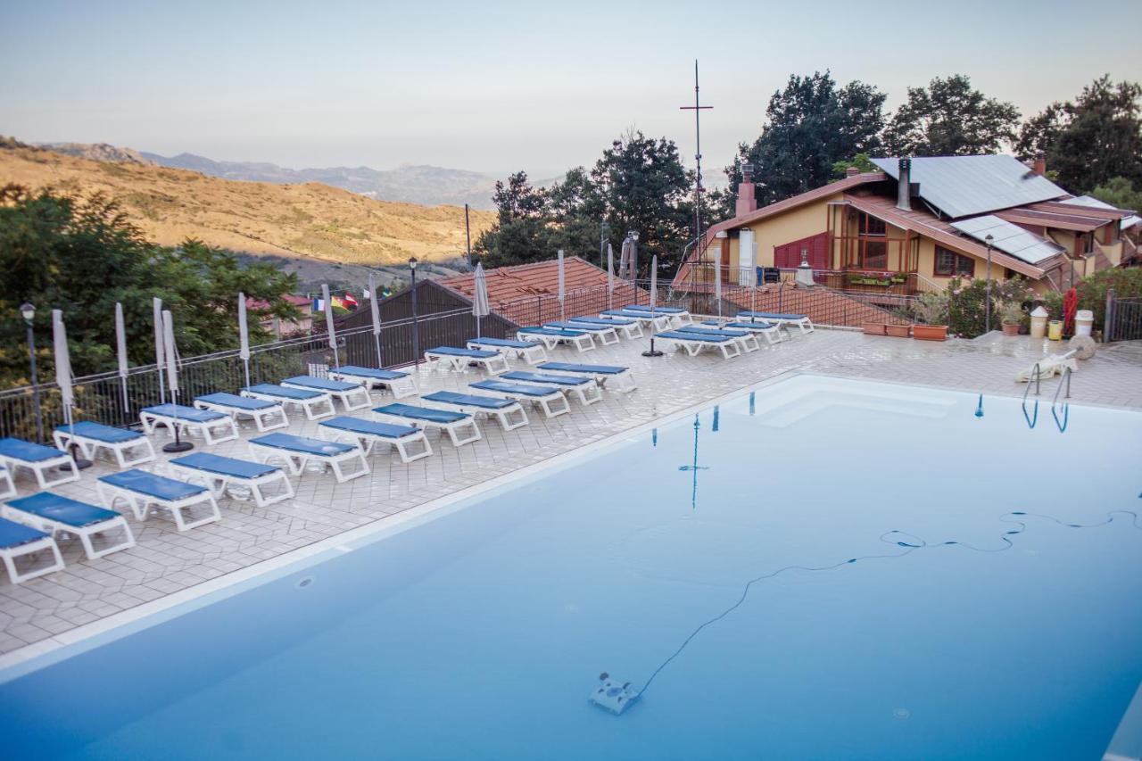 Agri-Hotel Da Marianna Resort & Spa Santa Domenica Vittoria Exteriör bild