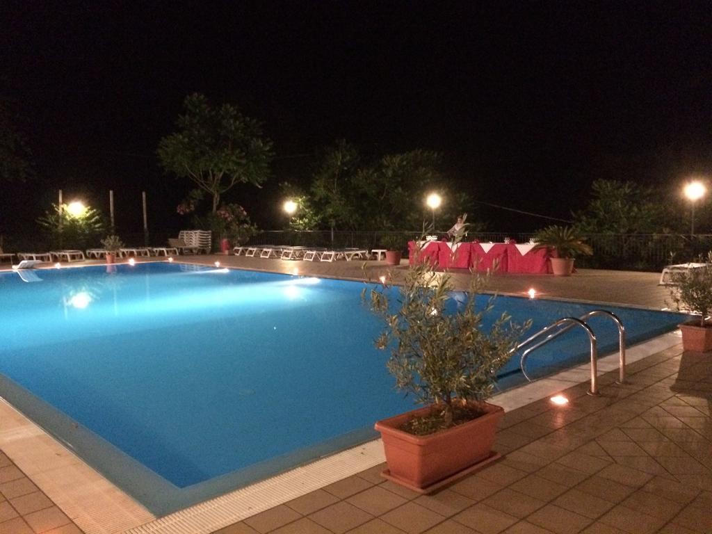 Agri-Hotel Da Marianna Resort & Spa Santa Domenica Vittoria Exteriör bild
